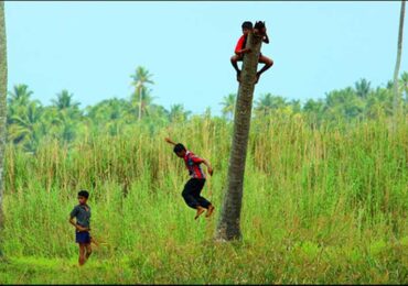ഓർമ്മകളിലെ ഇടവഴിയിൽ ഒളിച്ചുകളിക്കുന്നൊരെൻ ബാല്ല്യമെ  കവിത (ബേസിൽ അരിവയൽ)