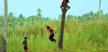 ഓർമ്മകളിലെ ഇടവഴിയിൽ ഒളിച്ചുകളിക്കുന്നൊരെൻ ബാല്ല്യമെ  കവിത (ബേസിൽ അരിവയൽ)