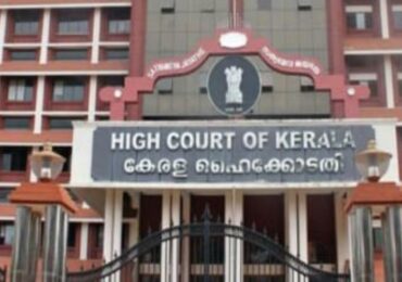 സത്യപ്രതിജ്ഞയ്ക്കെതിരെ ഹൈക്കോടതിയില്‍ ഹര്‍ജി.
