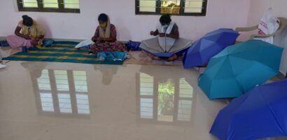 കോവിഡ് :അതിജീവന പ്രധിസന്ധിക്ക് പരിഹാരമായി കാർത്തുമ്പി കുടനിർമാണം